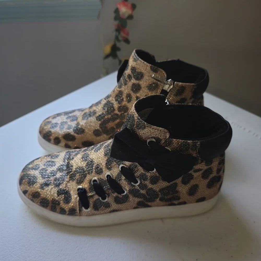 Kenneth Cole reaction leopard sneakers kids size 4
